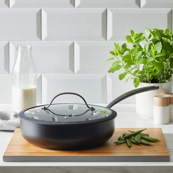 Brand new ⌛ Elements Elements Black CVD Sauteuese 24cm with Long Handle ⌛